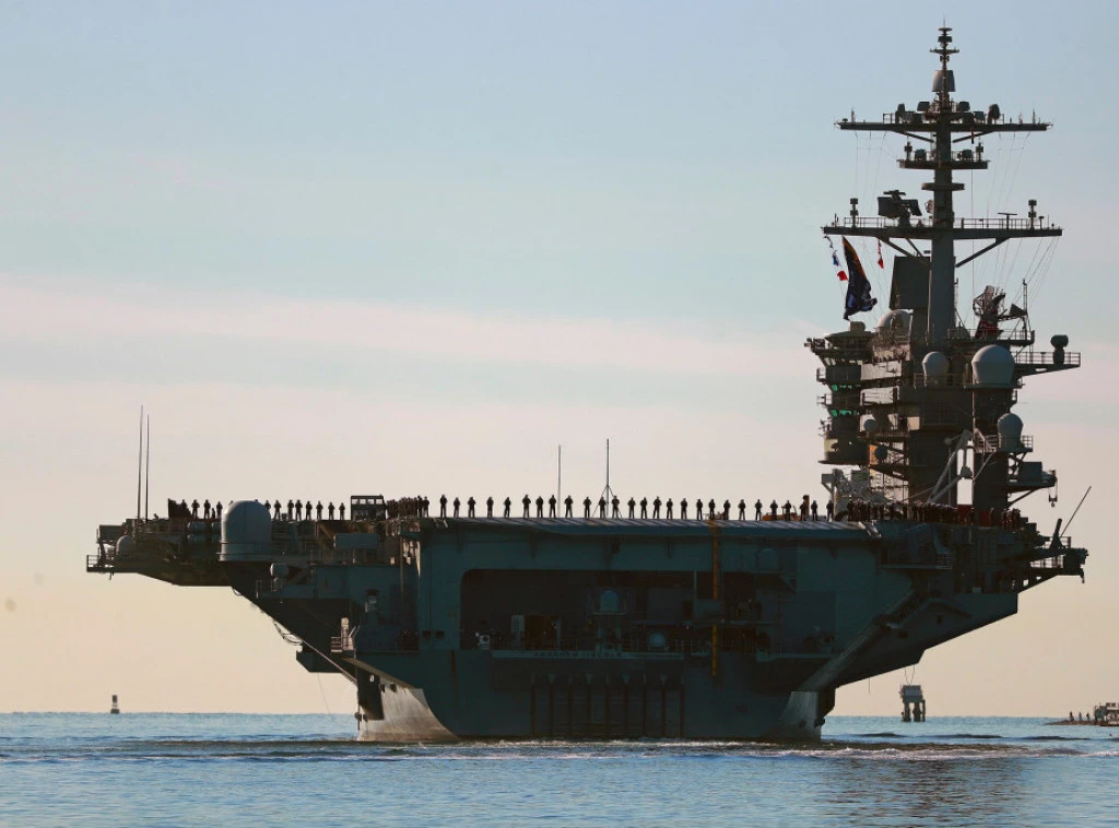 414444_iran-us-aircraft-carrier_f.webp