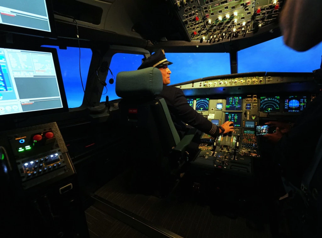 415598_united-airlines-flight-training-facility_f.webp