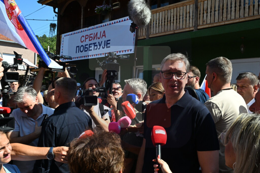 415666_leskovac-poseta-vucic_iff.jpg