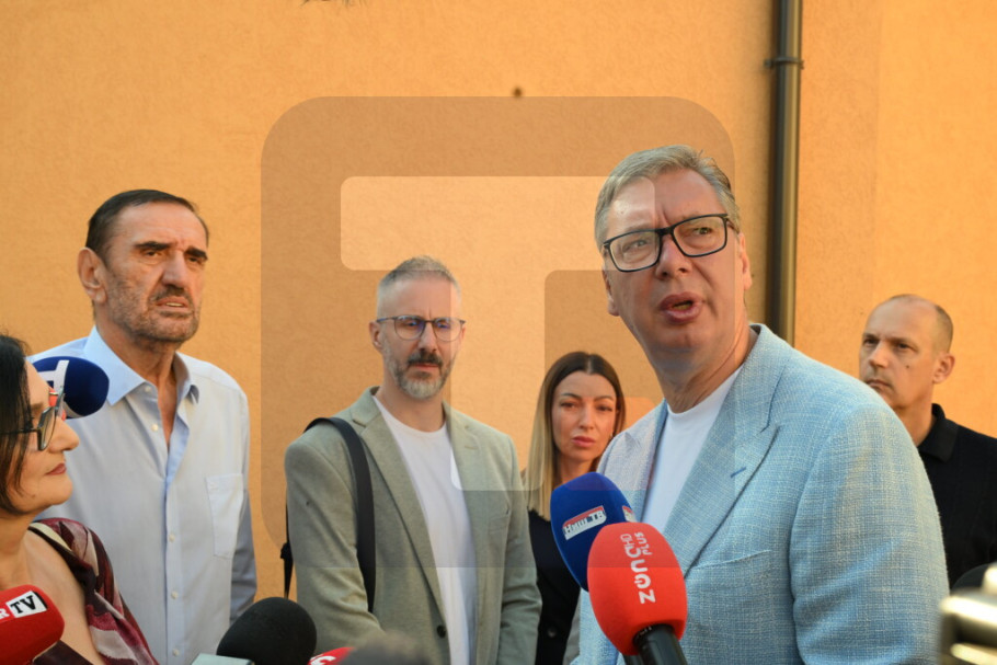 415668_leskovac-poseta-vucic_iff.jpg