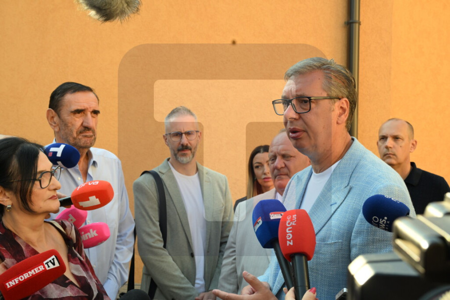 415672_leskovac-poseta-vucic_iff.jpg