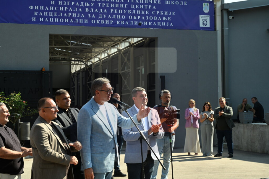 415696_vlasotince-poseta-vucic_iff.jpg