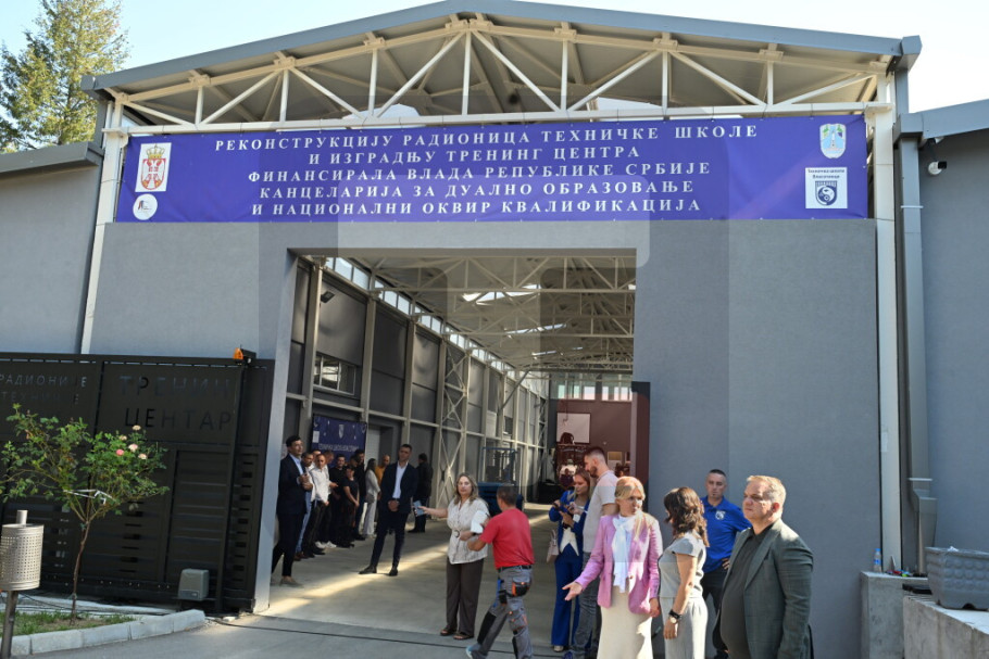 415697_vlasotince-poseta-vucic_iff.jpg