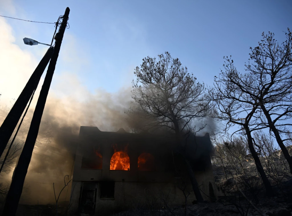 415962_greece-wildfire_f.webp