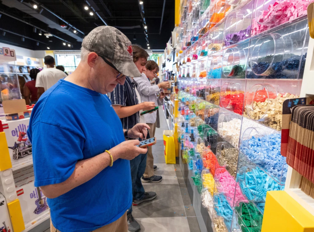 416304_lego-store-opening-little-rock-ar_f.webp