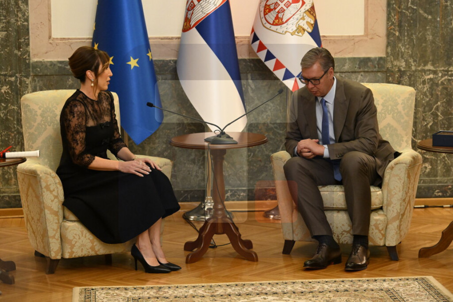 416569_vucic-jelenajankovic-sastanak_iff.jpg