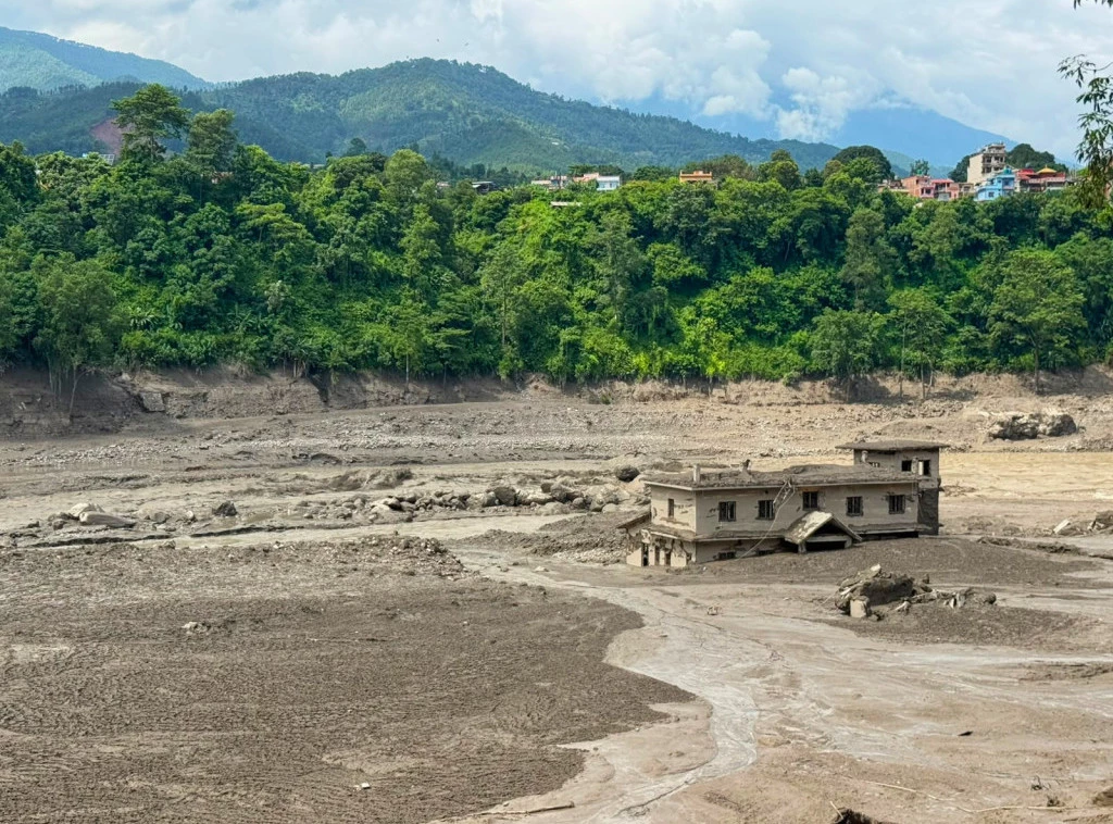 416583_nepal-flash-floods_f.webp