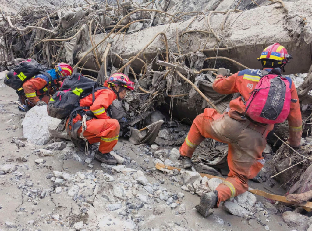 417354_china-nepal-flash-floods_f.webp