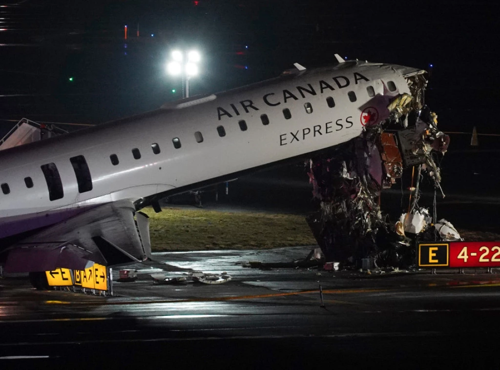 417392_laguardia-crash_f.webp