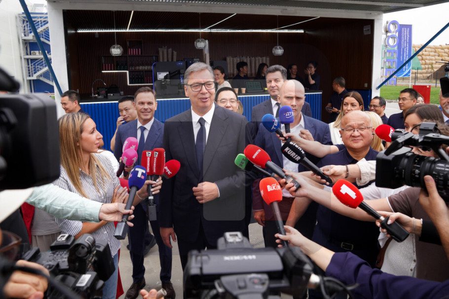 417425_sabac-roboti-vucic_iff.jpg
