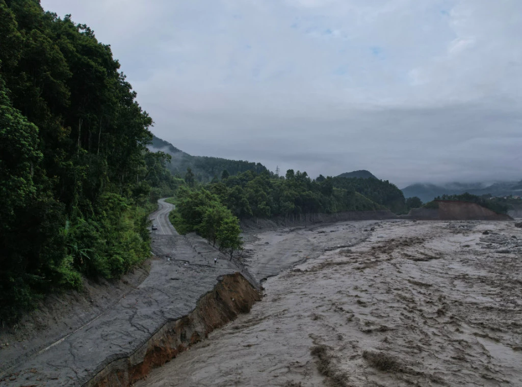 417865_nepal-flash-floods_f.webp
