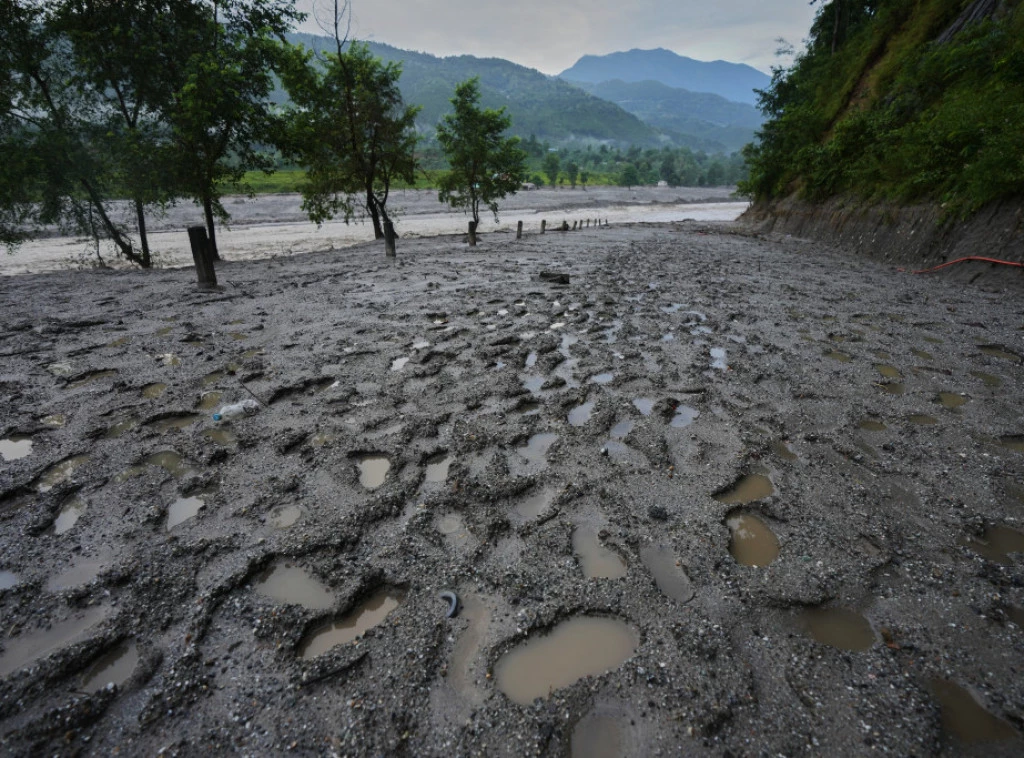 418206_nepal-flash-floods_f.webp