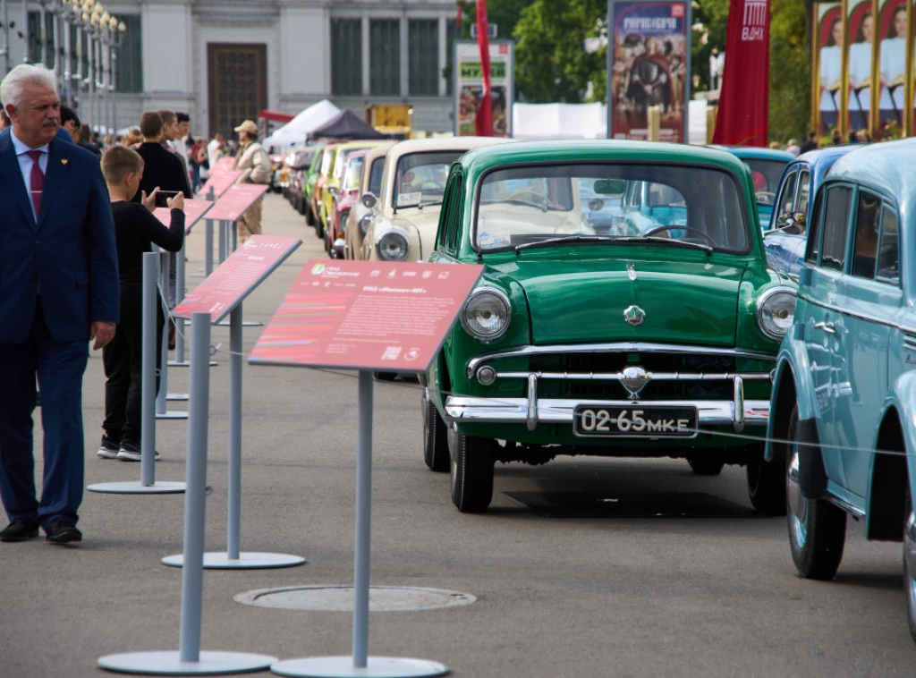 418647_russia-car-show_f.webp