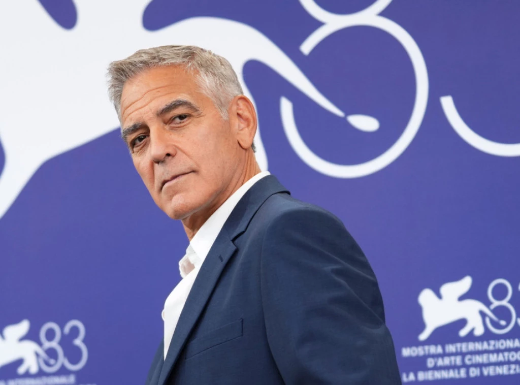 418717_italy-venice-film-festival-golden-lion-for-lifetime-achievement-photo-call_f.webp
